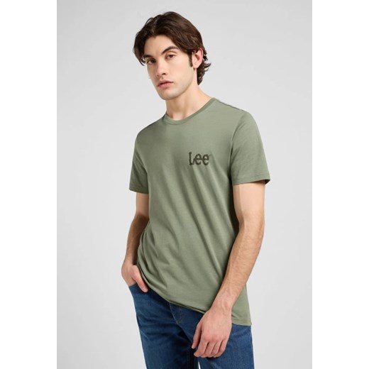 MESKA KOSZULKA LEE MEDIUM WOBBLY LEE TEE OLIVE STONE 112370505 ze sklepu YouNeedit.pl w kategorii T-shirty męskie - zdjęcie 187640848