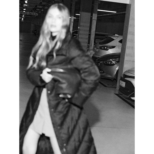 Mohito - Długi pikowany płaszcz - czarny ze sklepu Mohito w kategorii Płaszcze damskie - zdjęcie 187646906