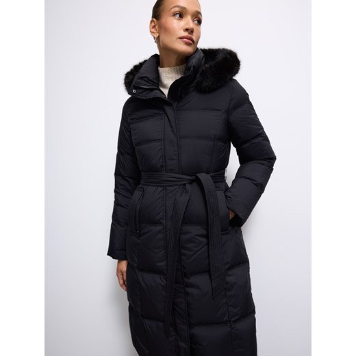 Mohito - Pikowany czarny płaszcz z naturalnym puchem - czarny ze sklepu Mohito w kategorii Płaszcze damskie - zdjęcie 187646938
