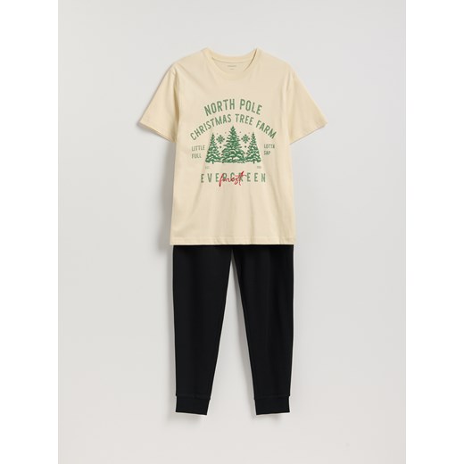 Reserved - Dwuczęściowa piżama ze świątecznym nadrukiem - złamana biel ze sklepu Reserved w kategorii Piżamy męskie - zdjęcie 187649719