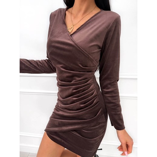 Brązowa Welurowa Sukienka z Marszczeniem ze sklepu ModnaKiecka.pl w kategorii Sukienki - zdjęcie 187651748