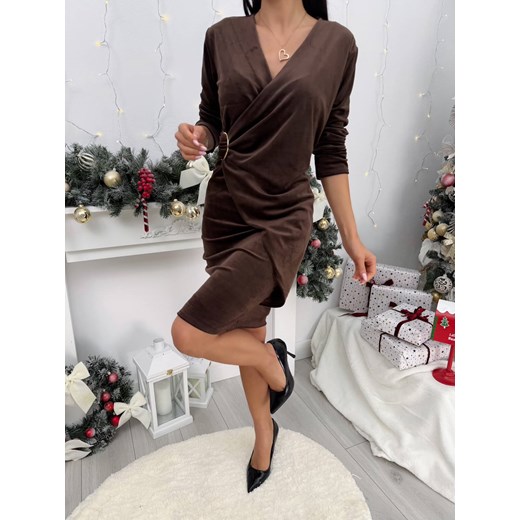 Brązowa Welurowa Sukienka z Ozdobą ze sklepu ModnaKiecka.pl w kategorii Sukienki - zdjęcie 187651798