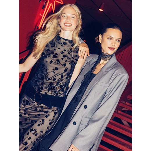 Reserved - Siateczkowy top z haftem - czarny ze sklepu Reserved w kategorii Bluzki damskie - zdjęcie 187660585