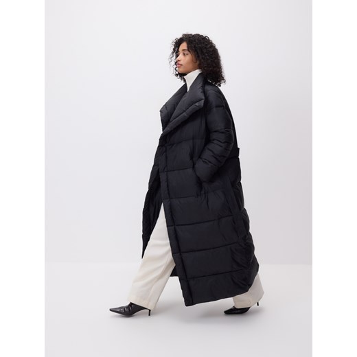Reserved - Pikowany płaszcz z paskiem - czarny Reserved XS Reserved