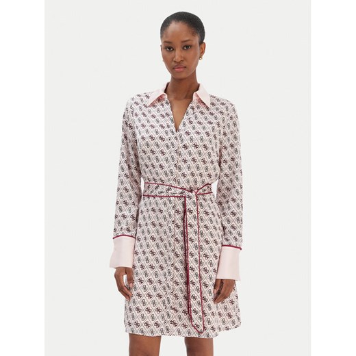 Guess Sukienka koszulowa W6RK90 WF1T2 Różowy Regular Fit ze sklepu MODIVO w kategorii Sukienki - zdjęcie 187666945