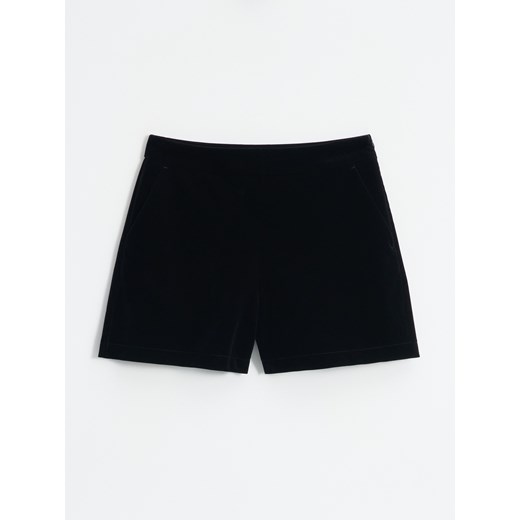 Mohito - Welurowe czarne szorty - czarny ze sklepu Mohito w kategorii Szorty - zdjęcie 187669357