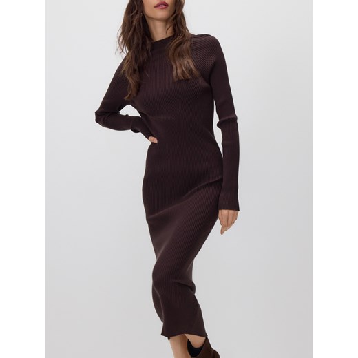 Reserved - Prążkowana sukienka z wiskozą - ciemnobrązowy ze sklepu Reserved w kategorii Sukienki - zdjęcie 187669537