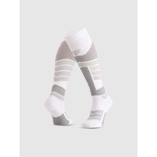 Męskie skarpety narciarskie 4F 4FWAW25UFSOM236 - białe ze sklepu Sportstylestory.com w kategorii Skarpetki męskie - zdjęcie 187671567