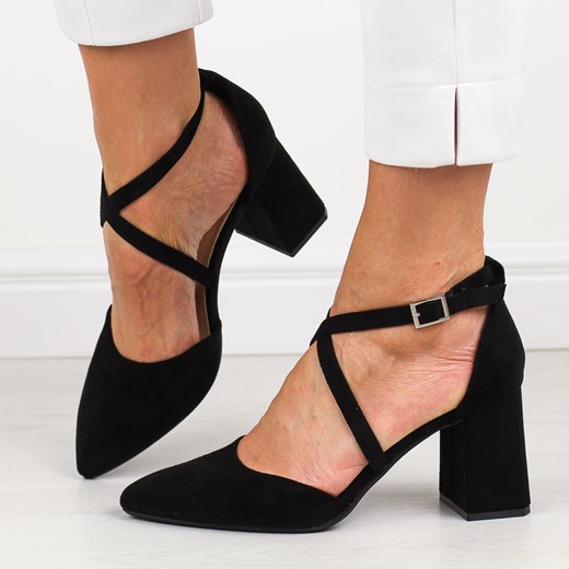 Czarne zamszowe sandały damskie na słupku z zakrytymi palcami i pietą ze sklepu suzana.pl w kategorii Czółenka - zdjęcie 187679928