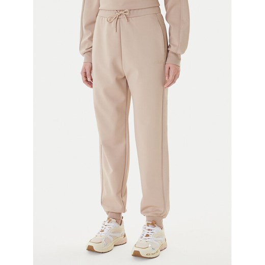 Guess Spodnie dresowe V5BB23 KCX22 Beżowy Regular Fit ze sklepu MODIVO w kategorii Spodnie damskie - zdjęcie 187681096