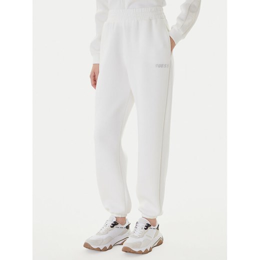 Guess Spodnie dresowe Cecilia V4BB13 K7UW2 Niebieski Regular Fit ze sklepu MODIVO w kategorii Spodnie damskie - zdjęcie 187687476