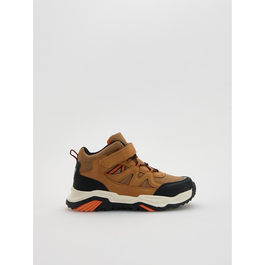 Reserved - Sportowe buty z zapięciem na rzepy - bursztynowy ze sklepu Reserved w kategorii Buty trekkingowe dziecięce - zdjęcie 187695438