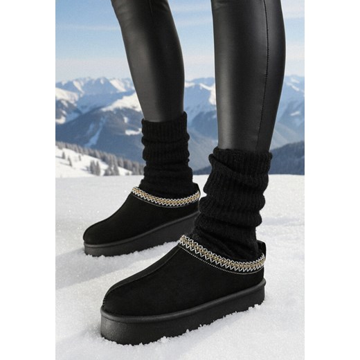 Czarne Śniegowce Wsuwane na Grubej Podeszwie z Wyszywaną Ozdobą Irinellae ze sklepu born2be.pl w kategorii Śniegowce damskie - zdjęcie 187696548