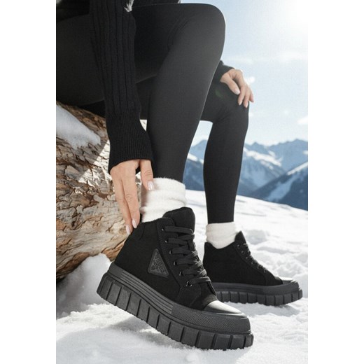 Czarne Botki Vices w Stylu Traperów z Grubą Tłoczoną Podeszwą z Ozdobą Alurriva ze sklepu born2be.pl w kategorii Botki - zdjęcie 187696609