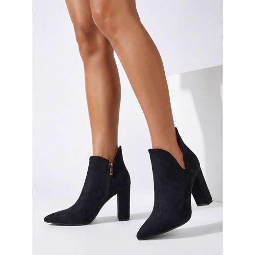 Czarne damskie botki na słupku z wycięciem Alania - Obuwie ze sklepu royalfashion.pl w kategorii Botki - zdjęcie 187698935