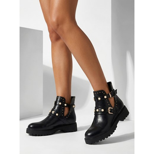 Royalfashion Czarne damskie zdobione botki na płaskim obcasie Pearl Elegance ze sklepu royalfashion.pl w kategorii Botki - zdjęcie 187699017