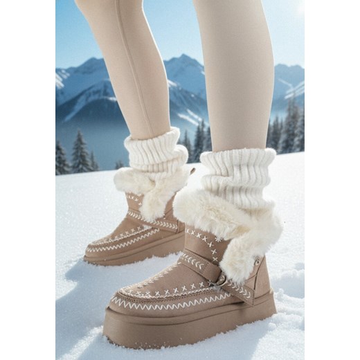 Ciemnobeżowe Śniegowce na Grubej Podeszwie Ozdobione Haftowanym Motywem i Futerkiem Caretusa ze sklepu born2be.pl w kategorii Śniegowce damskie - zdjęcie 187699278
