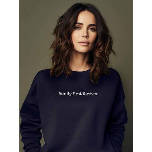 WOOOP Bluza &quot;Family First Forever&quot; w kolorze granatowym ze sklepu Limango Polska w kategorii Bluzy damskie - zdjęcie 187711006