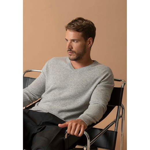 Perfect Cashmere Kaszmirowy sweter &quot;Alexander&quot; w kolorze jasnoszarym ze sklepu Limango Polska w kategorii Swetry męskie - zdjęcie 187718379