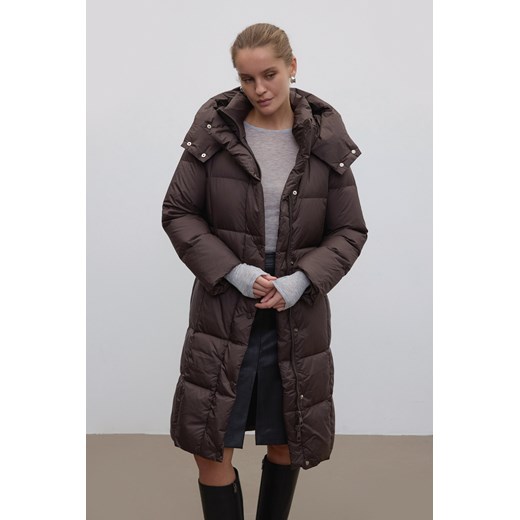 Estro: Ciemnobrązowa kurtka damska na zimę z puchem gęsim przed kolano ze sklepu Estro w kategorii Kurtki damskie - zdjęcie 187745669