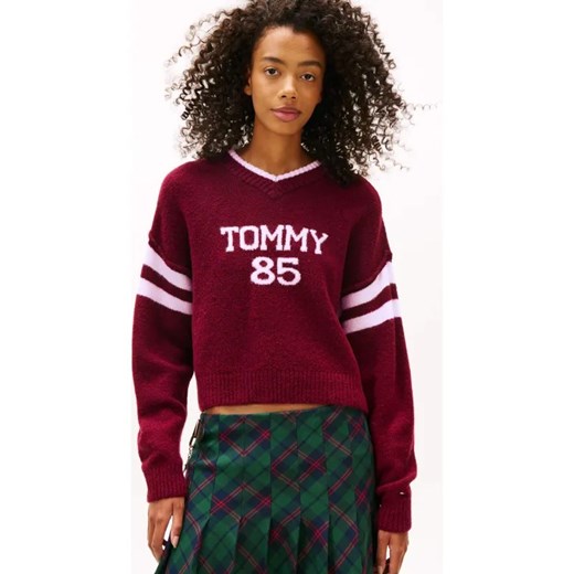 Tommy Jeans Sweter TOMMY 85 | Relaxed fit | z dodatkiem wełny ze sklepu Gomez Fashion Store w kategorii Swetry damskie - zdjęcie 187747668