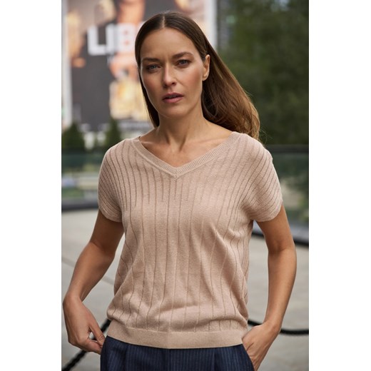Sweter z krótkimi rękawami beżowy ze sklepu Moodo.pl w kategorii Swetry damskie - zdjęcie 187750139