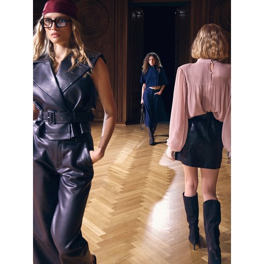 Mohito - Kamizelka z paskiem - ciemny fiolet ze sklepu Mohito w kategorii Kamizelki damskie - zdjęcie 187750355