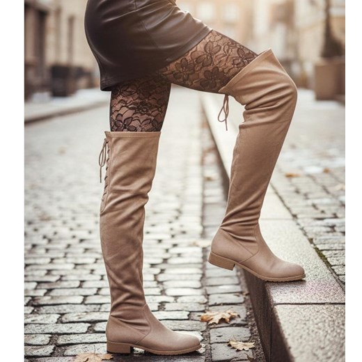 Beżowe kozaki muszkieterki na płaskim obcasie /E1-2 18602 G366/ ze sklepu Pantofelek24.pl w kategorii Kozaki damskie - zdjęcie 187760865