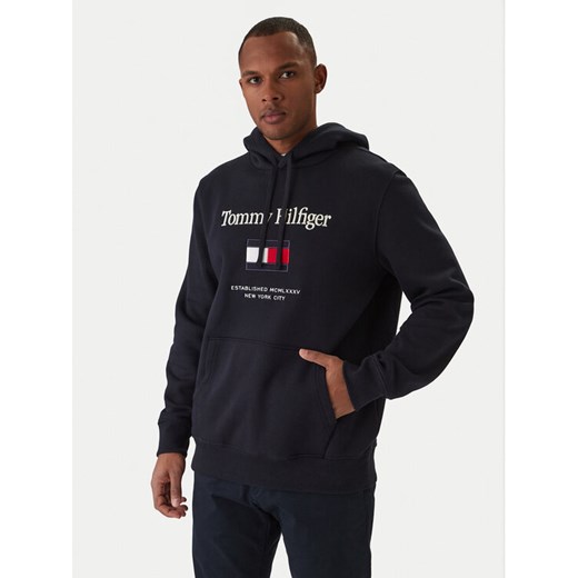 Tommy Hilfiger Bluza Embro Flag MW0MW42735 Granatowy Regular Fit ze sklepu MODIVO w kategorii Bluzy męskie - zdjęcie 187775986