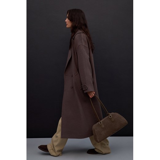 Estro: Szarobeżowa torebka damska z długimi ramionami z weluru naturalnego ze sklepu Estro w kategorii Kuferki - zdjęcie 187776637