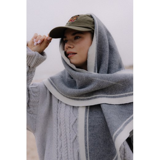 Surf Triangle Scarf - Light Grey ze sklepu Surf Inc w kategorii Szaliki i chusty damskie - zdjęcie 187780395