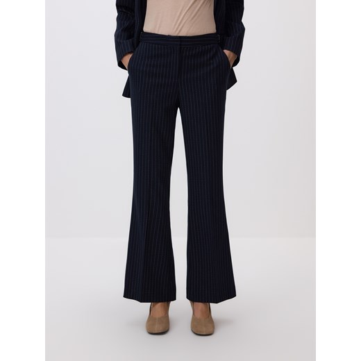 Reserved - Spodnie flare w paski - granatowy ze sklepu Reserved w kategorii Spodnie damskie - zdjęcie 187784216