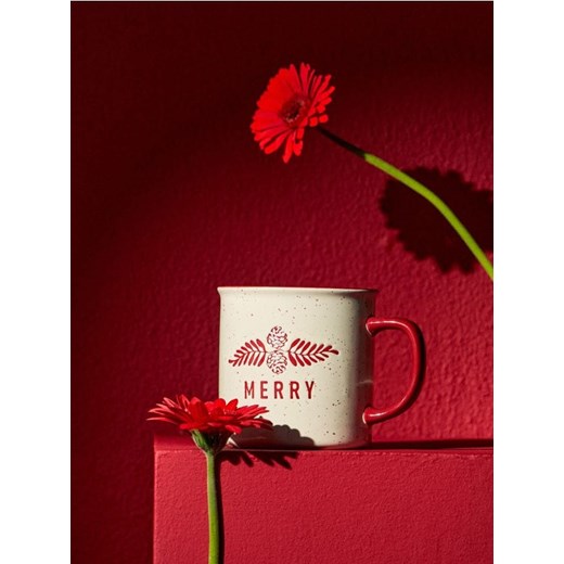 Sinsay - Świąteczny kubek z napisem Merry - czerwony ze sklepu Sinsay w kategorii Kubki - zdjęcie 187799677