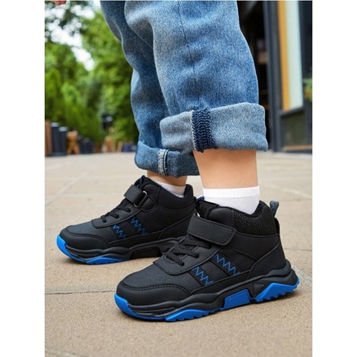 Sinsay - Ocieplane sneakersy za kostkę - czarny ze sklepu Sinsay w kategorii Buty sportowe dziecięce - zdjęcie 187799759