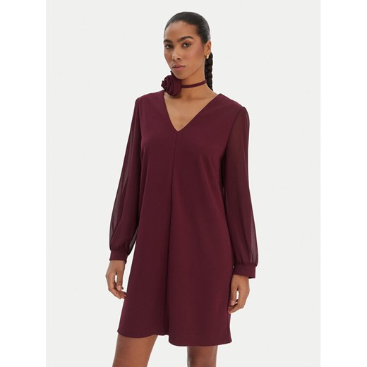 Rinascimento Sukienka koktajlowa CFC0126757003 Bordowy Regular Fit ze sklepu MODIVO w kategorii Sukienki - zdjęcie 187803079