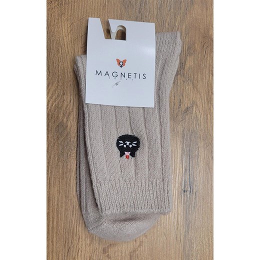 Ciepłe skarpetki damskie z aplikacją jasnobeżowe YN5065, Kolor jasnobeżowy, Rozmiar uniwersalny, Magnetis ze sklepu Primodo w kategorii Skarpetki damskie - zdjęcie 187803516
