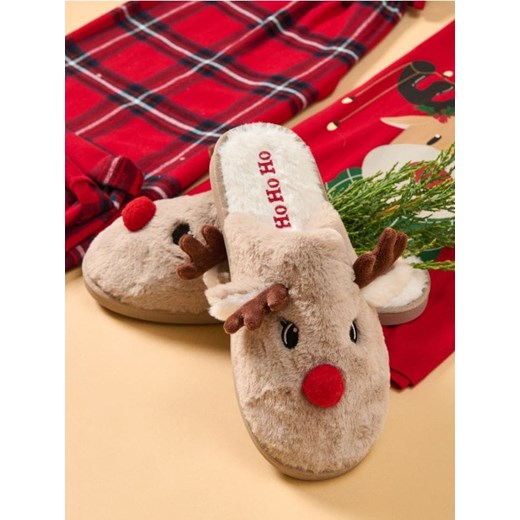 Sinsay - Pluszowe kapcie świąteczne w kształcie reniferów - beżowy ze sklepu Sinsay w kategorii Kapcie damskie - zdjęcie 187805818