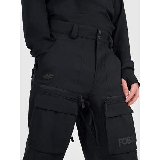Męskie spodnie snowboardowe 4F 4FRAW25TFTRM1272 - czarne M Sportstylestory.com