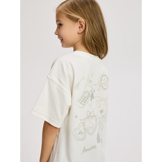 Reserved - Luźny t-shirt z nadrukiem - złamana biel ze sklepu Reserved w kategorii Bluzki dziewczęce - zdjęcie 187820868