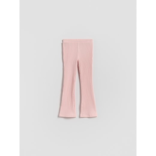 Reserved - Prążkowane spodnie flare - pastelowy róż ze sklepu Reserved w kategorii Spodnie dziewczęce - zdjęcie 187821207