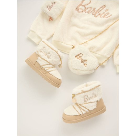 Sinsay - Ocieplane śniegowce z haftowanym napisem Barbie - kremowy ze sklepu Sinsay w kategorii Buty zimowe dziecięce - zdjęcie 187821778