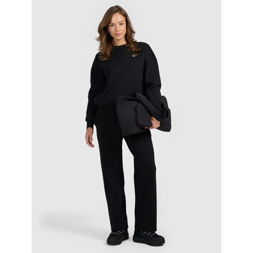 Damskie spodnie dresowe z szerokimi nogawkami 4F 4FRAW25TTROF1919 - czarne ze sklepu Sportstylestory.com w kategorii Spodnie damskie - zdjęcie 187821999