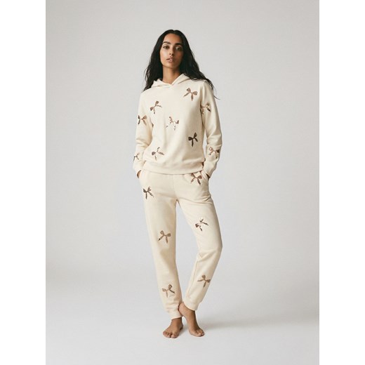 Reserved - Spodnie dresowe z aplikacjami - złamana biel ze sklepu Reserved w kategorii Spodnie damskie - zdjęcie 187823247