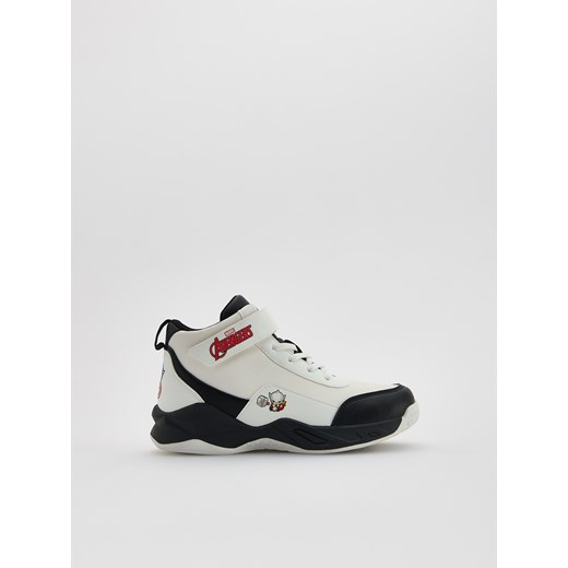Reserved - Sneakersy Avengers - złamana biel ze sklepu Reserved w kategorii Buty sportowe dziecięce - zdjęcie 187849495