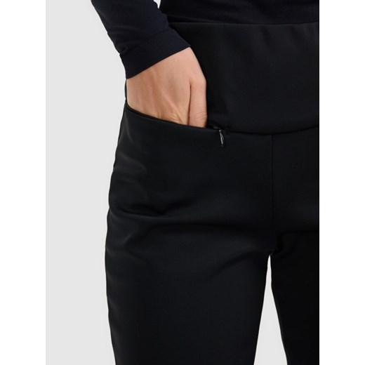 Damskie spodnie narciarskie softshell 4F 4FWAW25TFTRF0942 - czarne S Sportstylestory.com