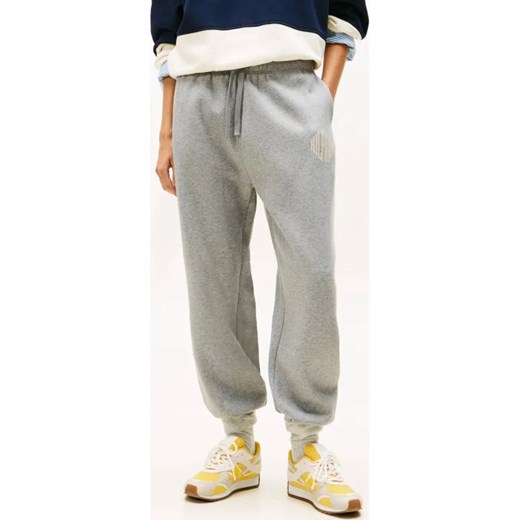 Tommy Hilfiger Spodnie dresowe | Regular Fit ze sklepu Gomez Fashion Store w kategorii Spodnie damskie - zdjęcie 187857255