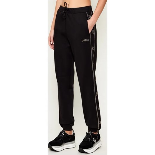 GUESS ACTIVE Spodnie jogger OCTAVIA | Regular Fit ze sklepu Gomez Fashion Store w kategorii Spodnie damskie - zdjęcie 187857256
