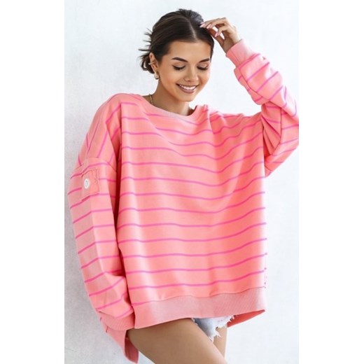 Oversizowa bluza damska w paski łososiowa Flowy ze sklepu intimiti.pl w kategorii Bluzy damskie - zdjęcie 187860599