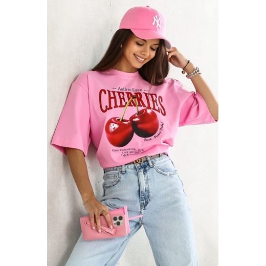 Oversizowy t-shirt cherries różowy ze sklepu intimiti.pl w kategorii Bluzki damskie - zdjęcie 187865005