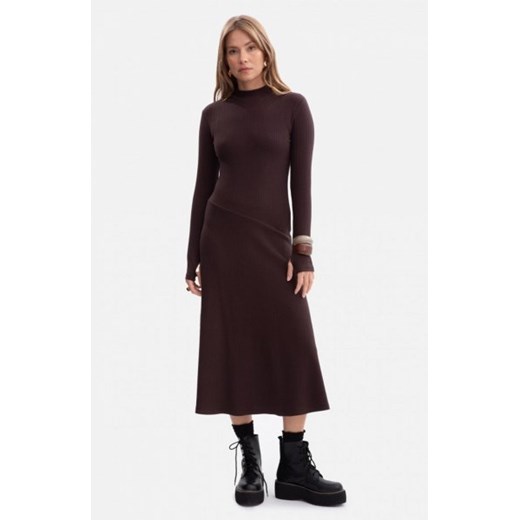 Bewear B299 sukienka z dzianiny prążkowanej ciemny brąz ze sklepu intimiti.pl w kategorii Sukienki - zdjęcie 187865679